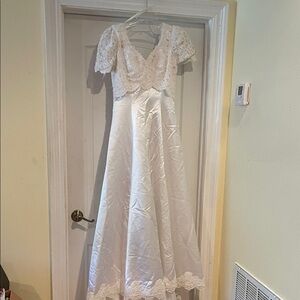 WEDDING Signature Elegant White wedding Dress Size 12